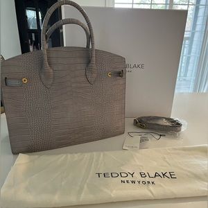 Worn 3x, genuine croc leather tote bag made it in Italy.
